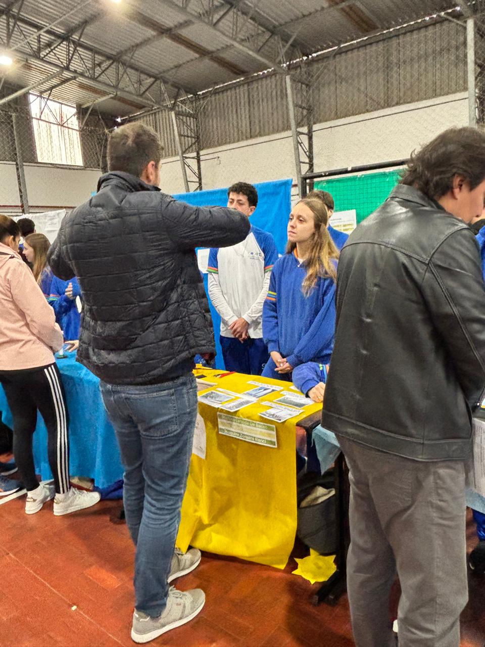 Apresentação de projeto sobre Economia, Ciência e Educação