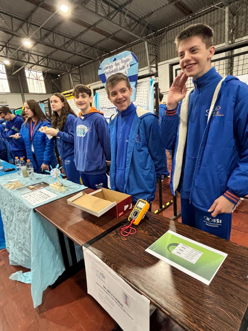 Projeto sobre energia hidrelétrica com demonstração